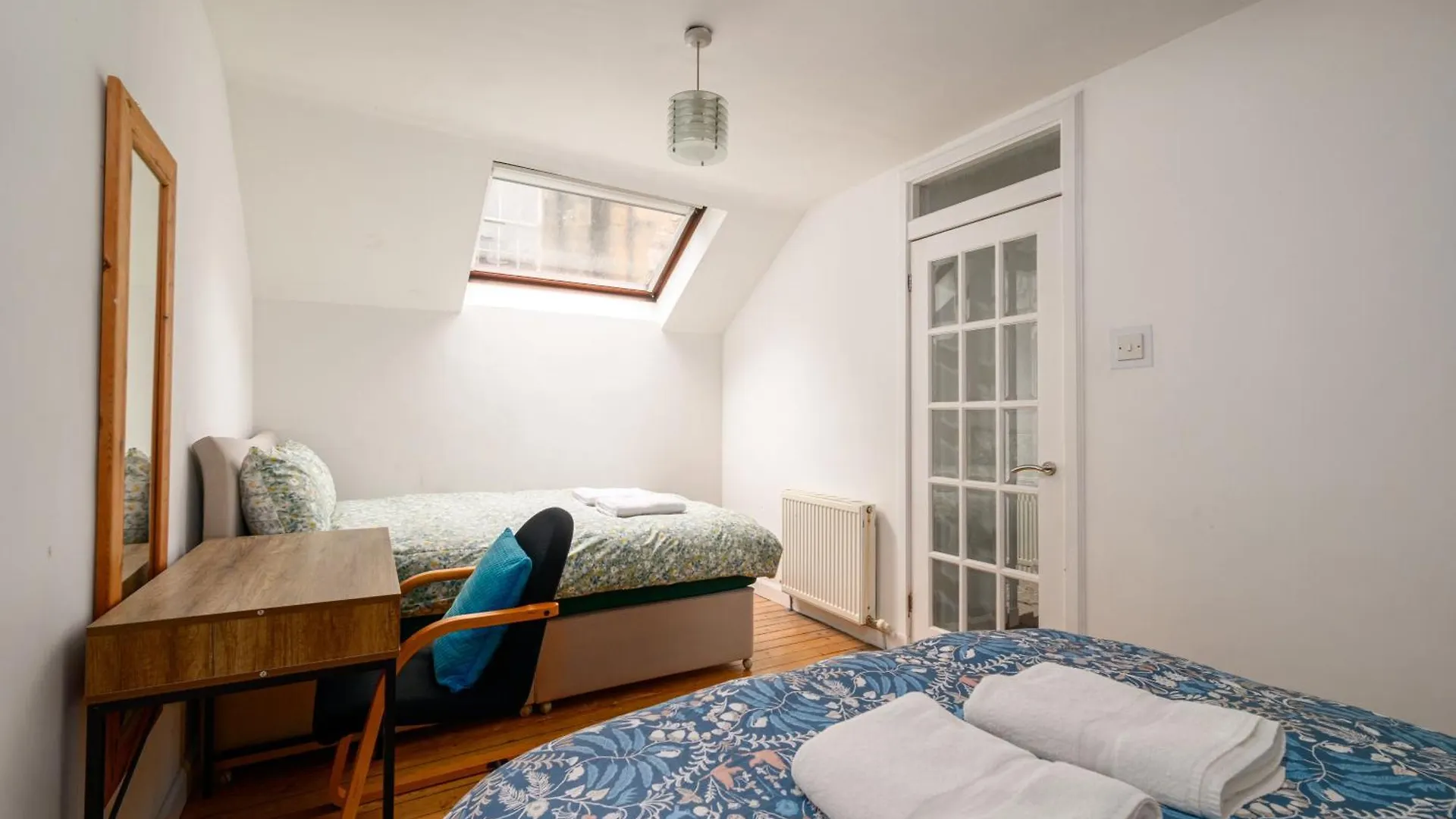 Bright - Central - Sleeps 10 Edinburgh