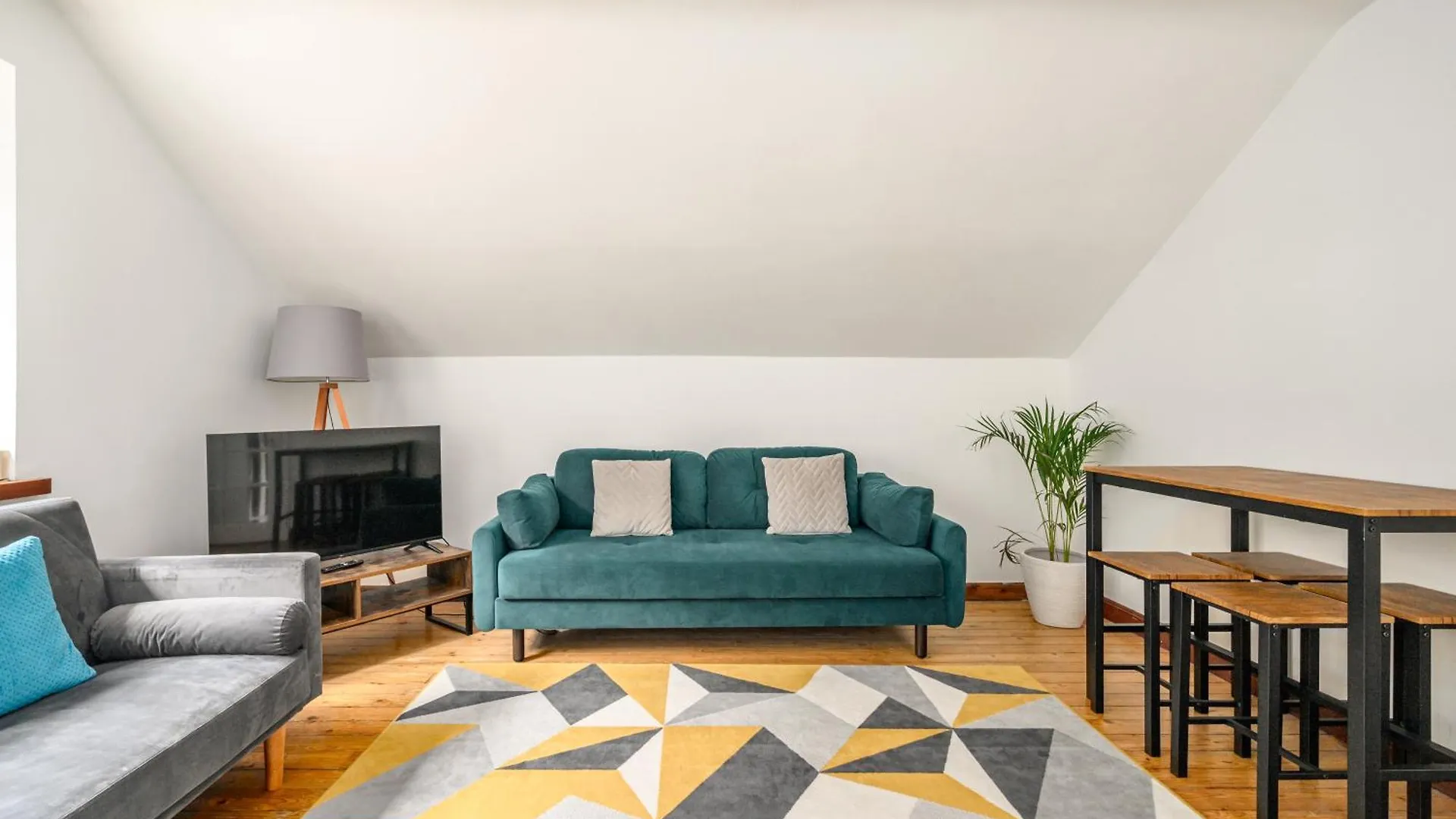 Bright - Central - Sleeps 10 Edinburgh 0*,  United Kingdom