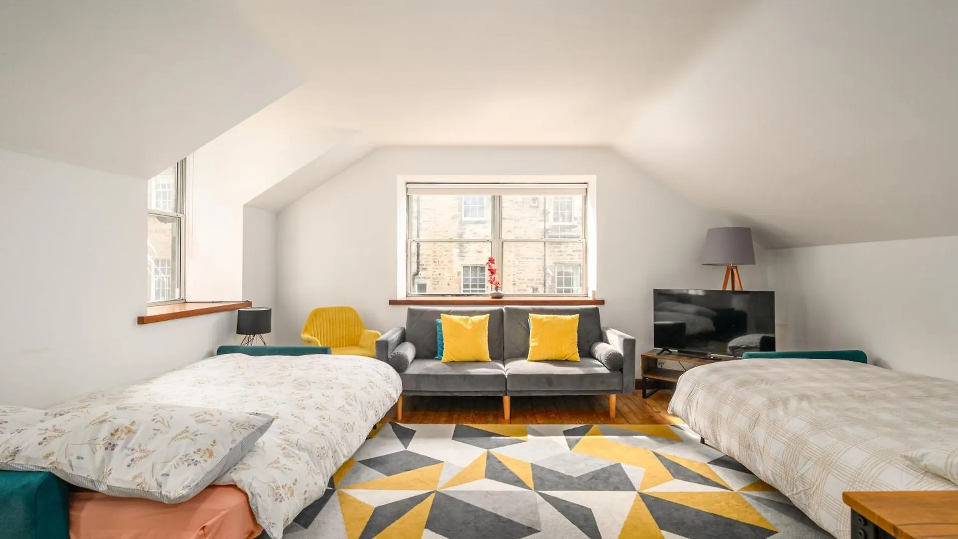 Bright - Central - Sleeps 10 Edinburgh 0*,