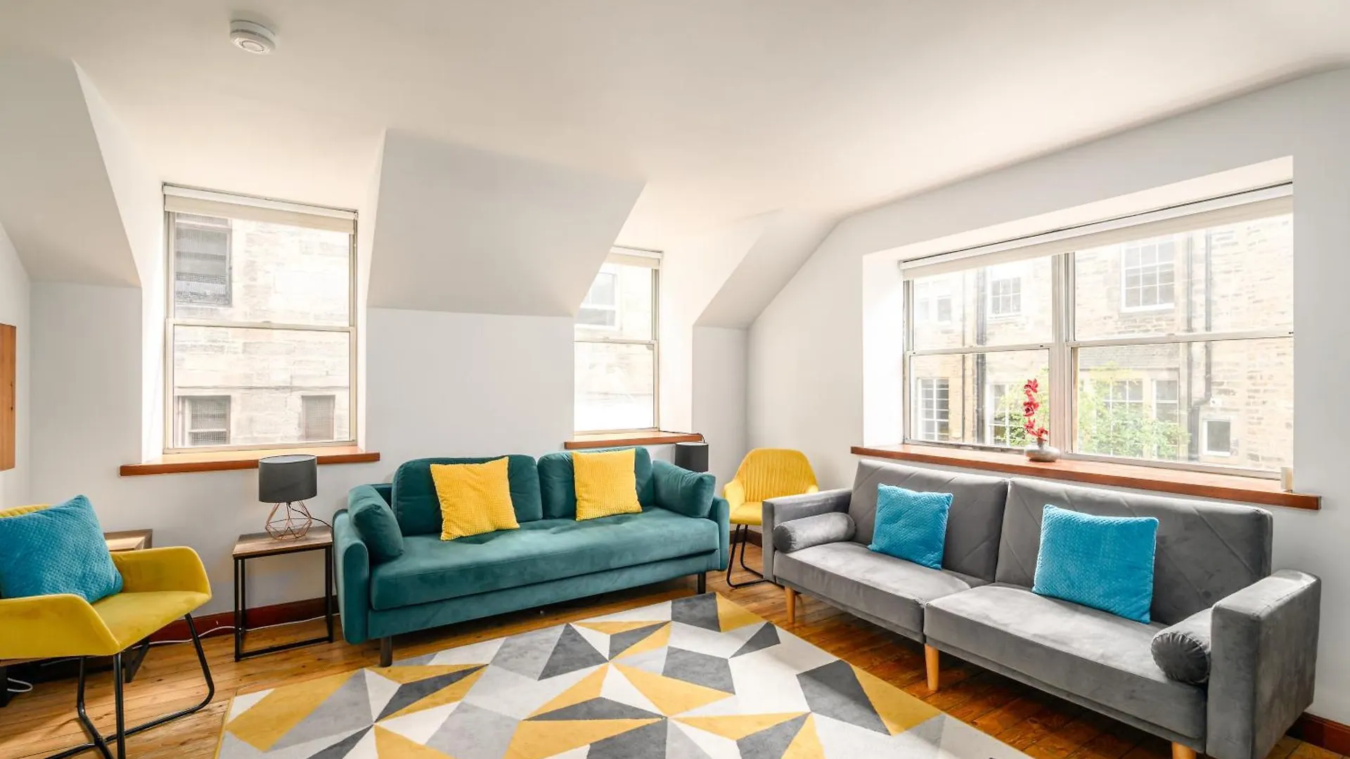 Bright - Central - Sleeps 10 Edinburgh Holiday home