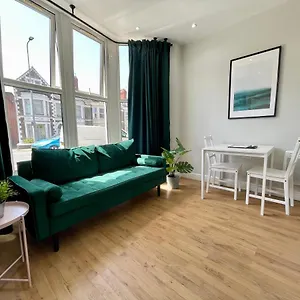 1-bed-2-person-apartment-city-centre.cardiffhotelswales.com/