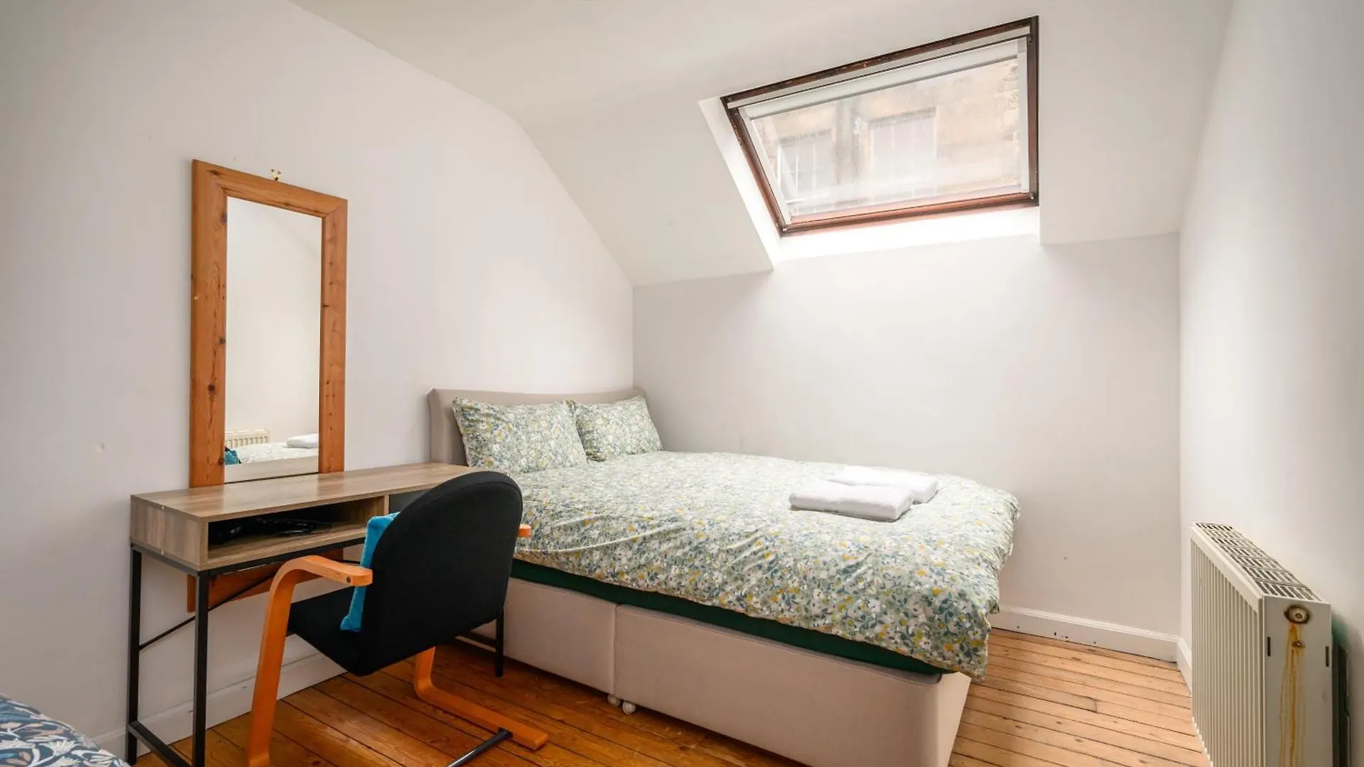 Bright - Central - Sleeps 10 Edinburgh