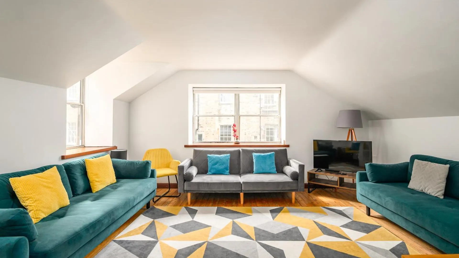 Bright - Central - Sleeps 10 location